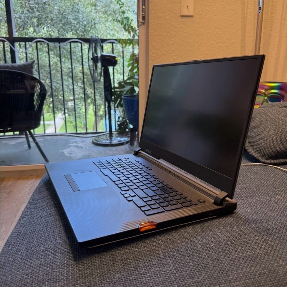 💻 ASUS ROG Scar III – RTX 2070 / i7 / 32GB RAM / 240Hz